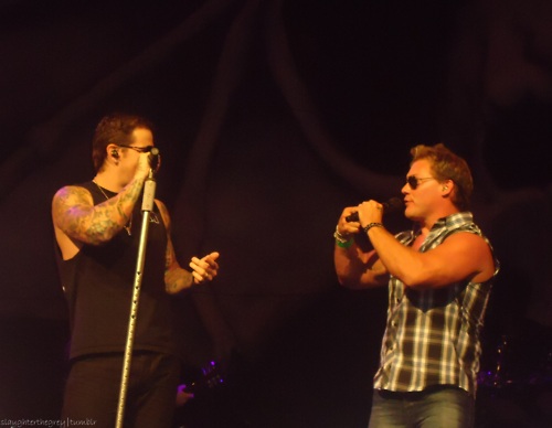 M. Shadows e Chris Jericho na Buried Alive Tour (2011) (FOTO: Reprodução)