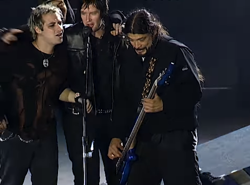 A7x canta com Metallica